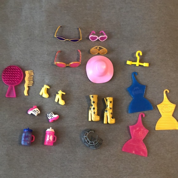 LOL OMG Surprise (Lot Of 32) Dolls & Accessories - Picture 6 of 12